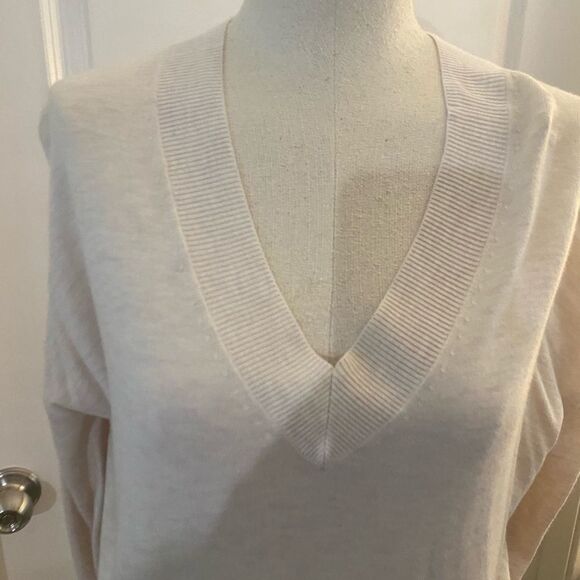 NWT Chelsea28 V-Neck Cashmere Mix Sweater Sz S - Picture 2 of 5